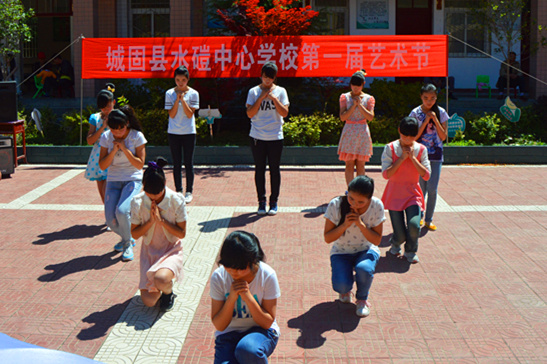 3艺术节《感恩的心》演出.jpg