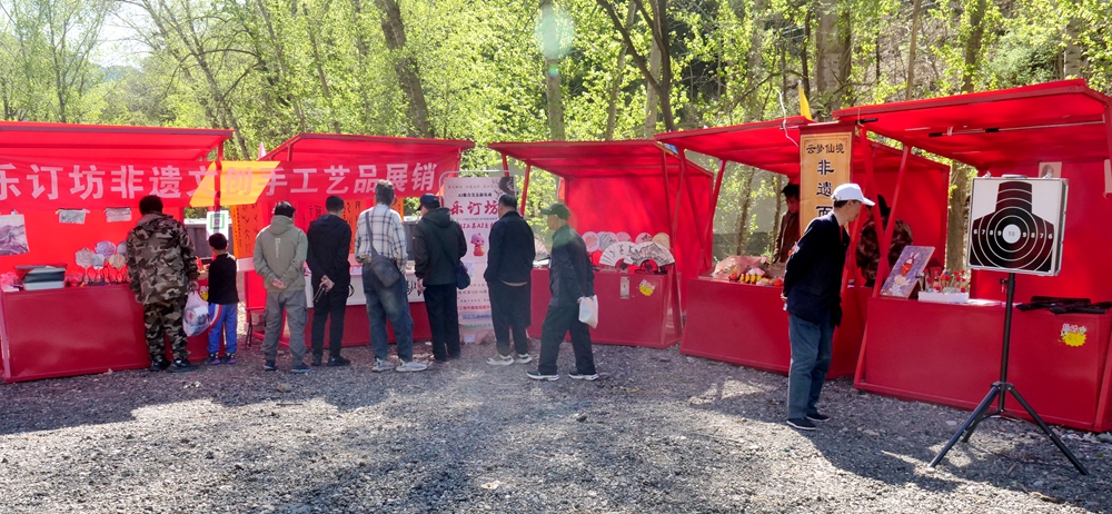 乐订坊非遗文创手工艺品展销为怀柔朝阳洞庙会添彩